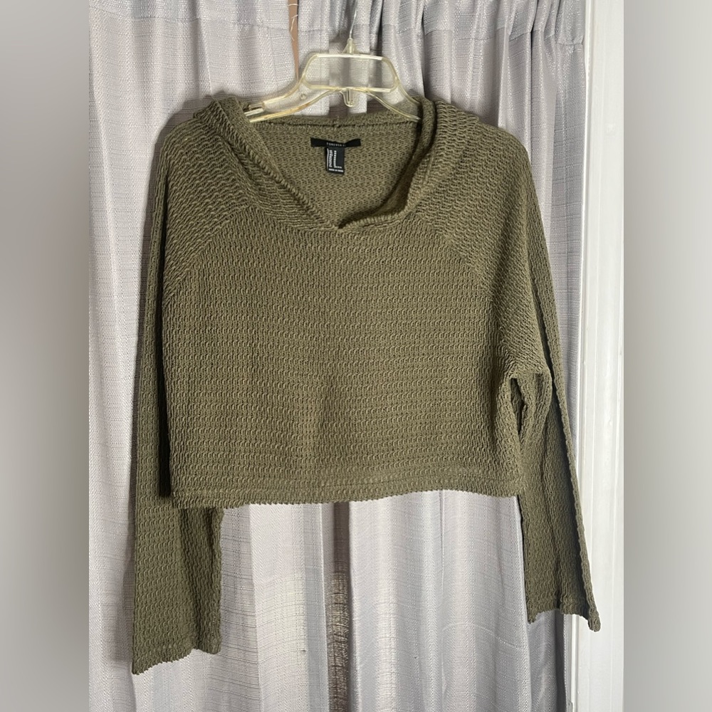 Green forever 21 cropped hoodie size M